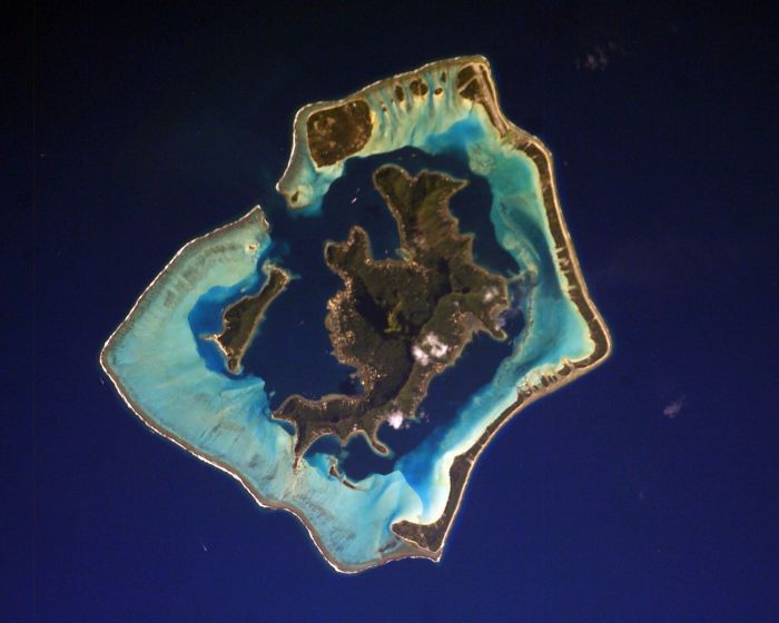 Bora_Bora_ISS006